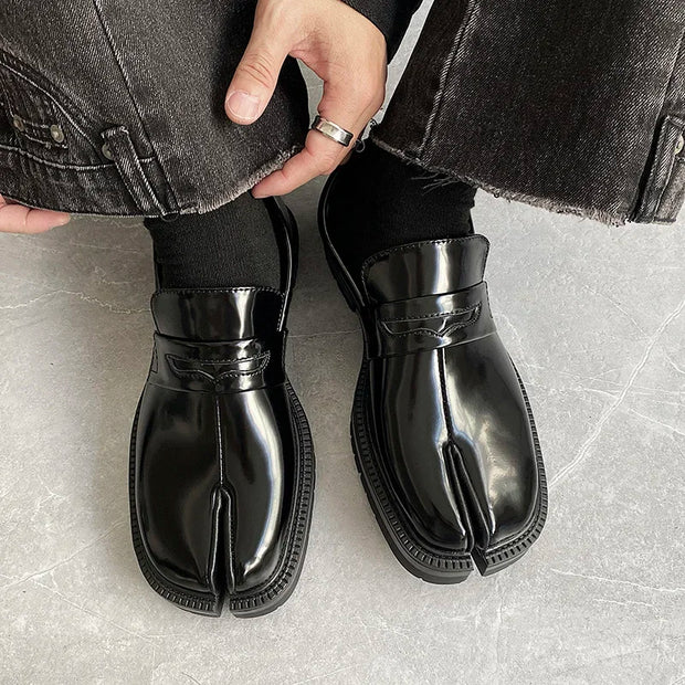 Split toe horseshoe shoes for men's thick sole Loafer shoes Tabi shoes patent leather Korean version trend casual leather shoes