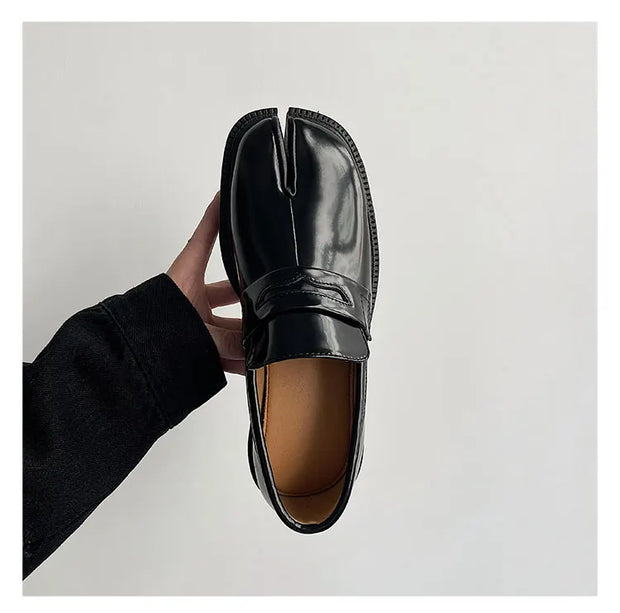 Split toe horseshoe shoes for men's thick sole Loafer shoes Tabi shoes patent leather Korean version trend casual leather shoes